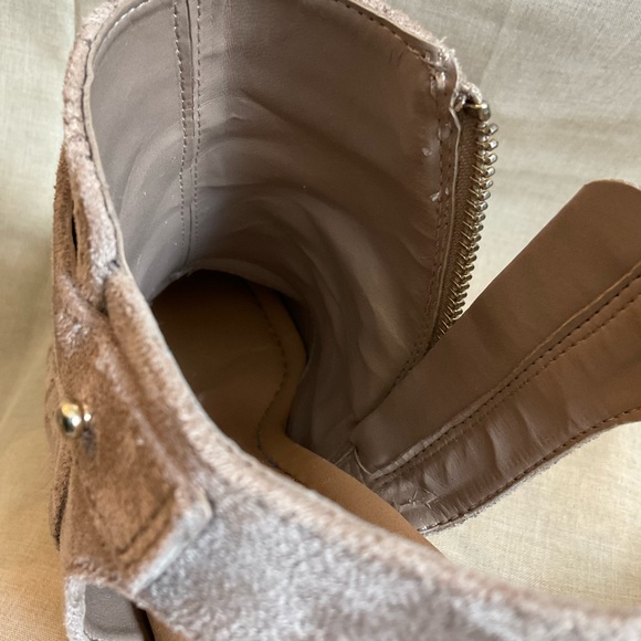 Dr. Scholl’s Booties w/ heel Size 10 - Picture 11 of 16